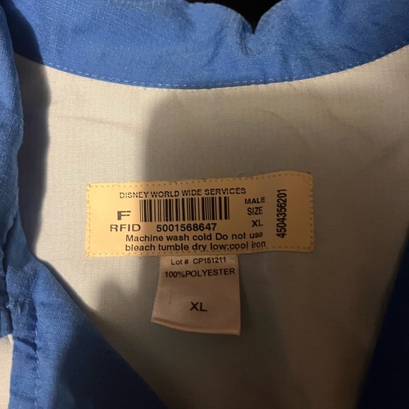 Disney World wide services men’s Hawaiian shirt.  Men’s XL - Picture 6 of 6